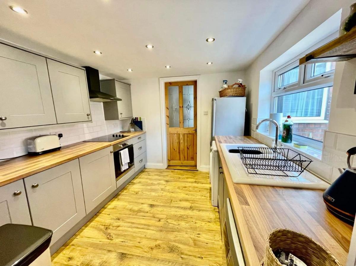Spacious 3 Bedroom Retreat For Professionals キングストン・アポン・ハル エクステリア 写真